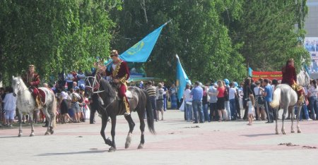 Фоторепортаж: праздник госсимволов