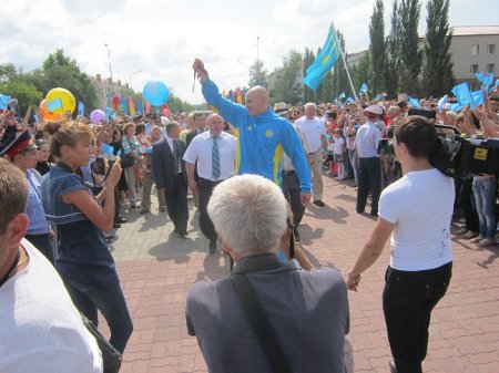 Ура! Герой Олимпиады вернулся домой!