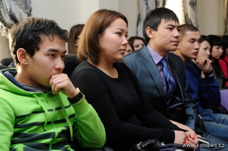 Депутат Мажилиса Парламента Урал Мухамеджанов призывает Костанайскую молодежь трудоустраиваться не только в своем регионе