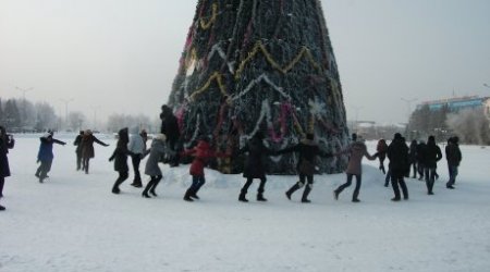 Трехметровый презерватив изготовили в Семее (фото)