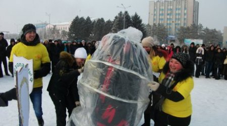 Трехметровый презерватив изготовили в Семее (фото)