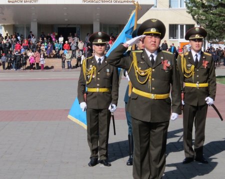 Звенит победная весна!