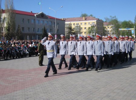 Звенит победная весна!