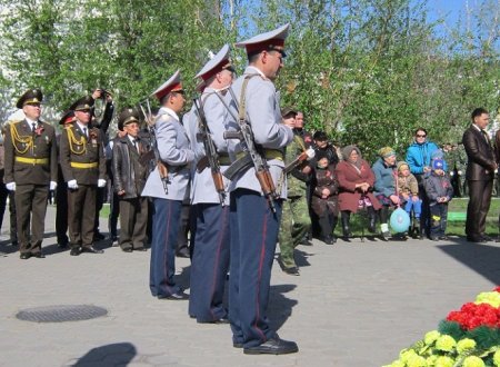 Звенит победная весна!