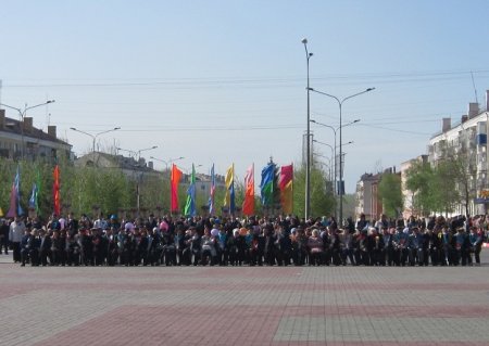 Звенит победная весна!