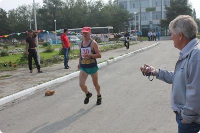 Всё по-соседски, нажимаем на мучное и вторые в памятном забеге