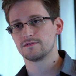 Адвокат рассказал о жизни Сноудена в России