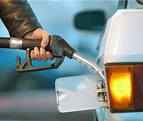Почему в Казахстане скачут цены не бензин?