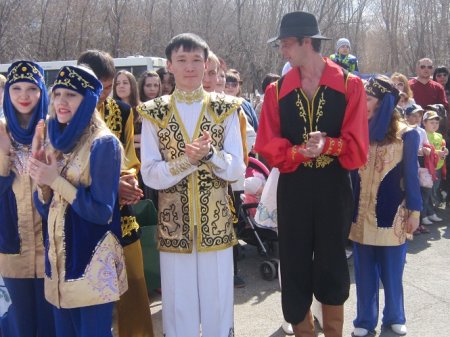 Май! Мир! Единство! Все в парк!