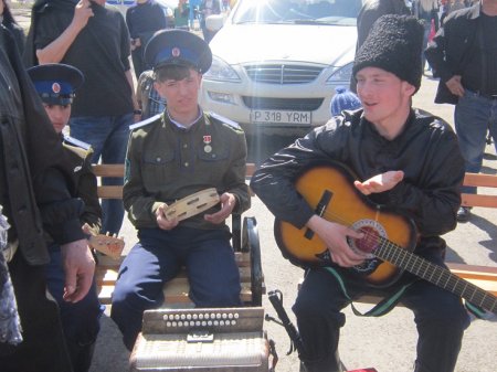 Май! Мир! Единство! Все в парк!