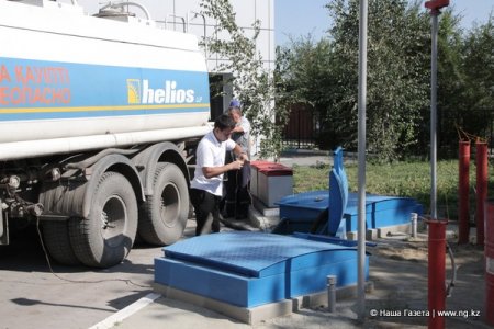 Чтобы заправиться бензином А-92, костанайским водителям приходится объезжать несколько заправок