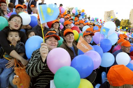 Во время визита Назарбаева в Рудный миллиардер Машкевич спел гимн ССГПО