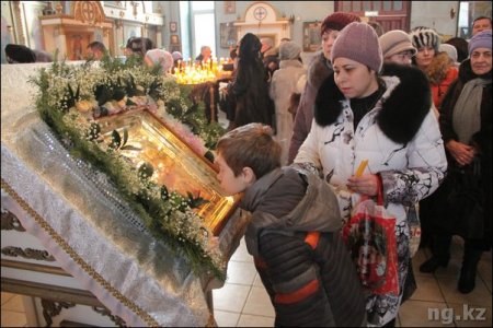 "Будем стараться быть солью земли" - костанайцев поздравили с Рождеством епископ и заместитель акима области