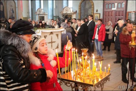 "Будем стараться быть солью земли" - костанайцев поздравили с Рождеством епископ и заместитель акима области