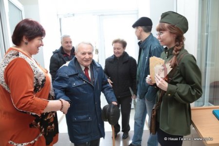 В картинной галерее Костаная открылась выставка картин и фотографий, посвященная 70-летию Победы
