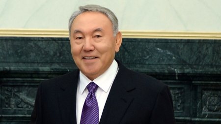 Назарбаев поздравил казахстанцев с Днем единства народа Казахстана