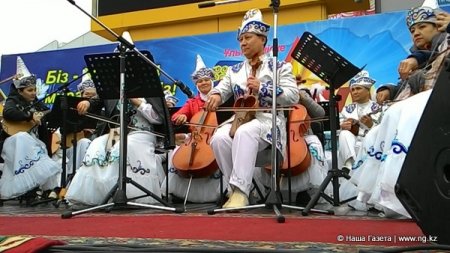 Первый парад оркестров в Костанае прошел под музыку дождя