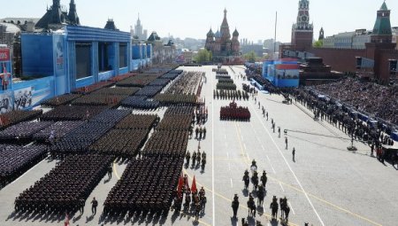 Назарбаев принял участие в параде Победы в Москве (фото)