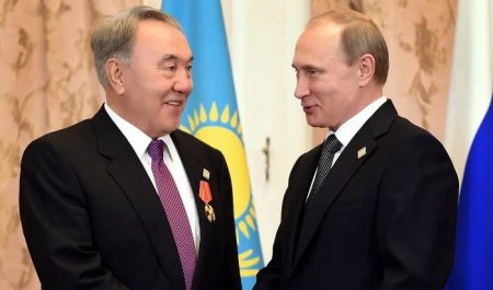 Путин вручил Назарбаеву орден Александра Невского