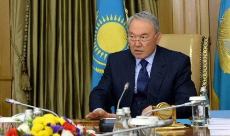 Назарбаев объяснил обесценивание тенге