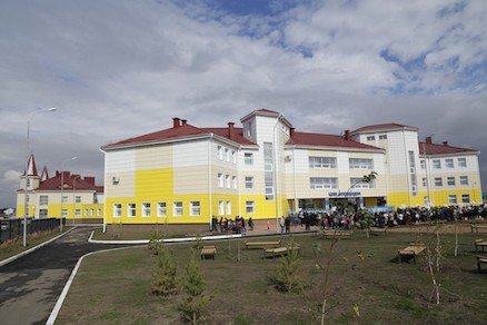 Новая школа в Костанае стала первым объектом, который открыл аким области Архимед Мухамбетов