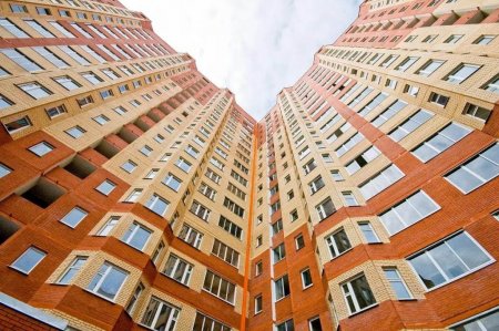 Из-за плавающего курса тенге в Казахстане снизятся цены на вторичное жилье