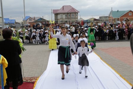 Новая школа в Костанае стала первым объектом, который открыл аким области Архимед Мухамбетов