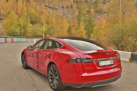 Tesla: как живется электромобилю в нефтяной стране?