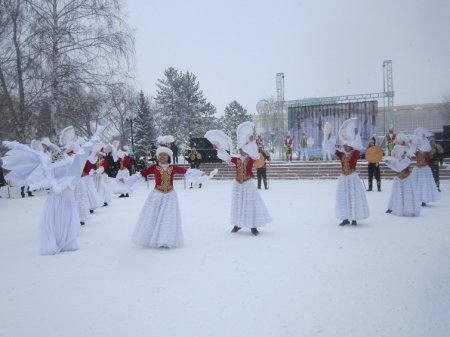 Наурыз: и снег, и солнце