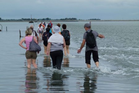 Удивительная дорога, дважды в сутки уходящая под воду