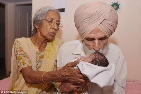 Зачем 72-летняя индийская женщина родила первенца