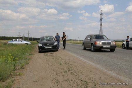 Полицейские проверяют все въезжающие в Костанай автомобили