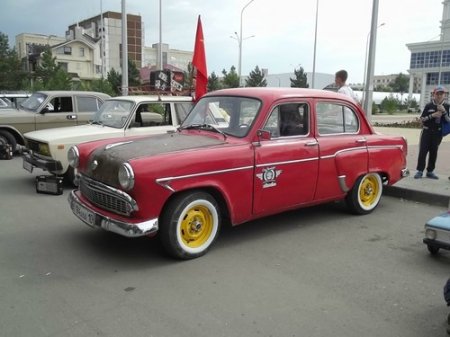 Сообщество любителей ретро-автомобилей "Retro Cats Kostanay" отметило год существования мини-выставкой