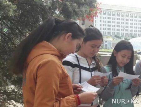Казахстанские девушки ищут парней с машинами и квартирами