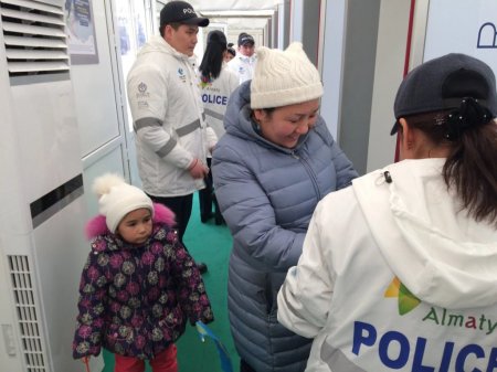 Алматинские полицейские удивили новой формой на Универсиаде