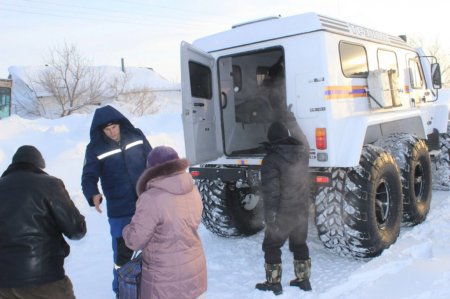 Срочная госпитализация потребовалась беременной и тяжело больному мужчине в заметённом посёлке Костанайской области