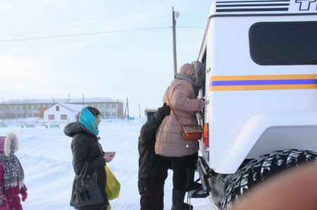 Срочная госпитализация потребовалась беременной и тяжело больному мужчине в заметённом посёлке Костанайской области