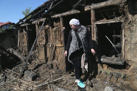 На беду многодетной семьи погорельцев из Костаная откликнулись читатели "НГ"