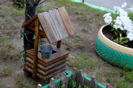 Пенсионерка из Костаная превратила двор обычной многоэтажки в удивительно дружелюбное и уютное пространство