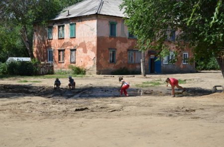 Двор вне цивилизации