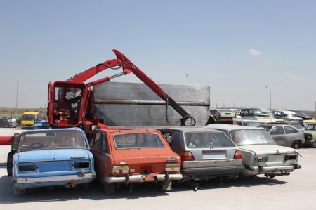 В Караганде появился первый в стране завод по утилизации авто
