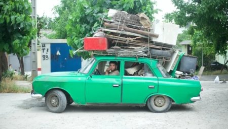 Как таджикистанцы выживают без автобусов, денег и цивилизации