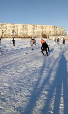 Экстремальный футбол в середине зимы