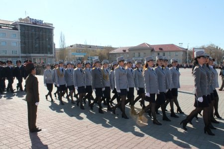 Площадь, обелиск, концерт