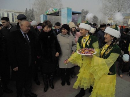 Поесть плов, покататься на верблюде и побывать в юрте с идеологией – рудничане отпраздновали Наурыз