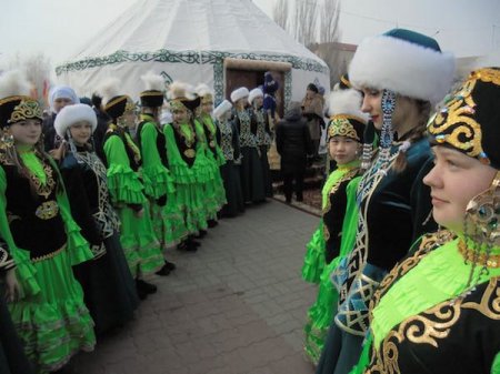 Поесть плов, покататься на верблюде и побывать в юрте с идеологией – рудничане отпраздновали Наурыз