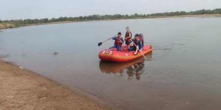 Два подростка застряли на острове в ЗКО