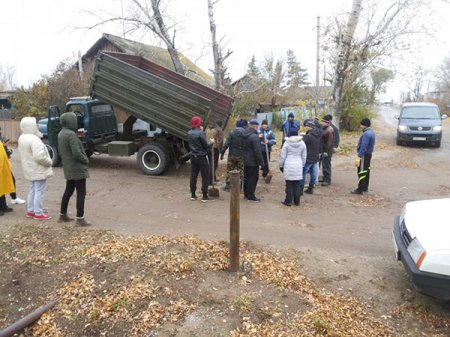 Жители села сами отремонтировали дорогу в Костанайской области